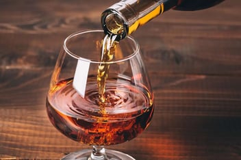 ¿Cómo afecta la edad del brandy a su sabor?