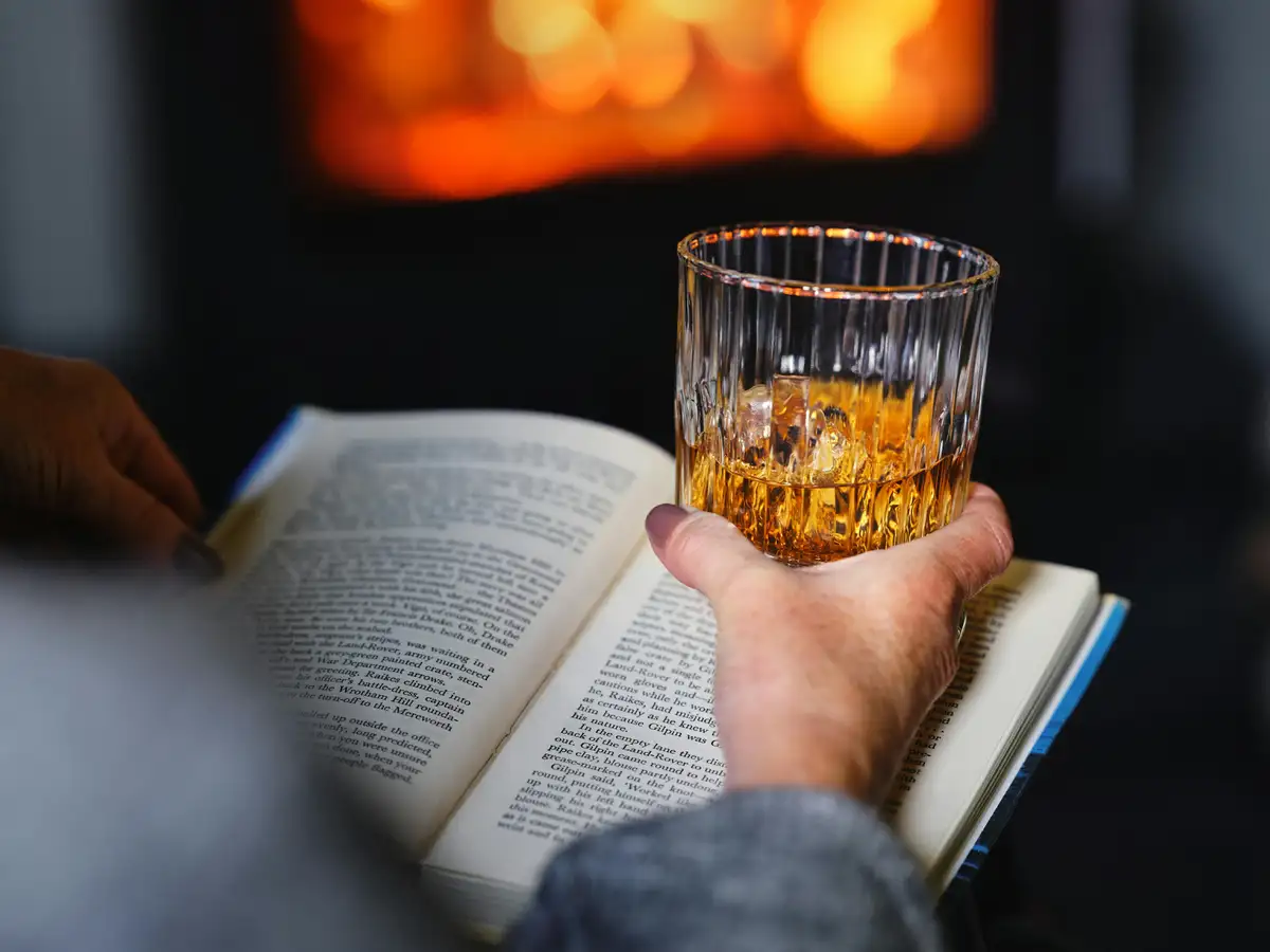 rye-whiskey-glass-book-fireplace